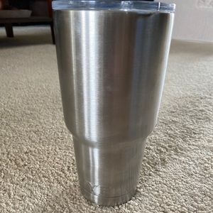Yeti Rambler 30 oz. Stainless Steel Tumbler with Lid